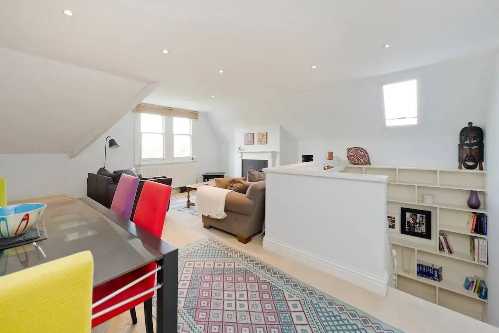 Spacious & Bright 2-bed Flat By Wandsworth Common