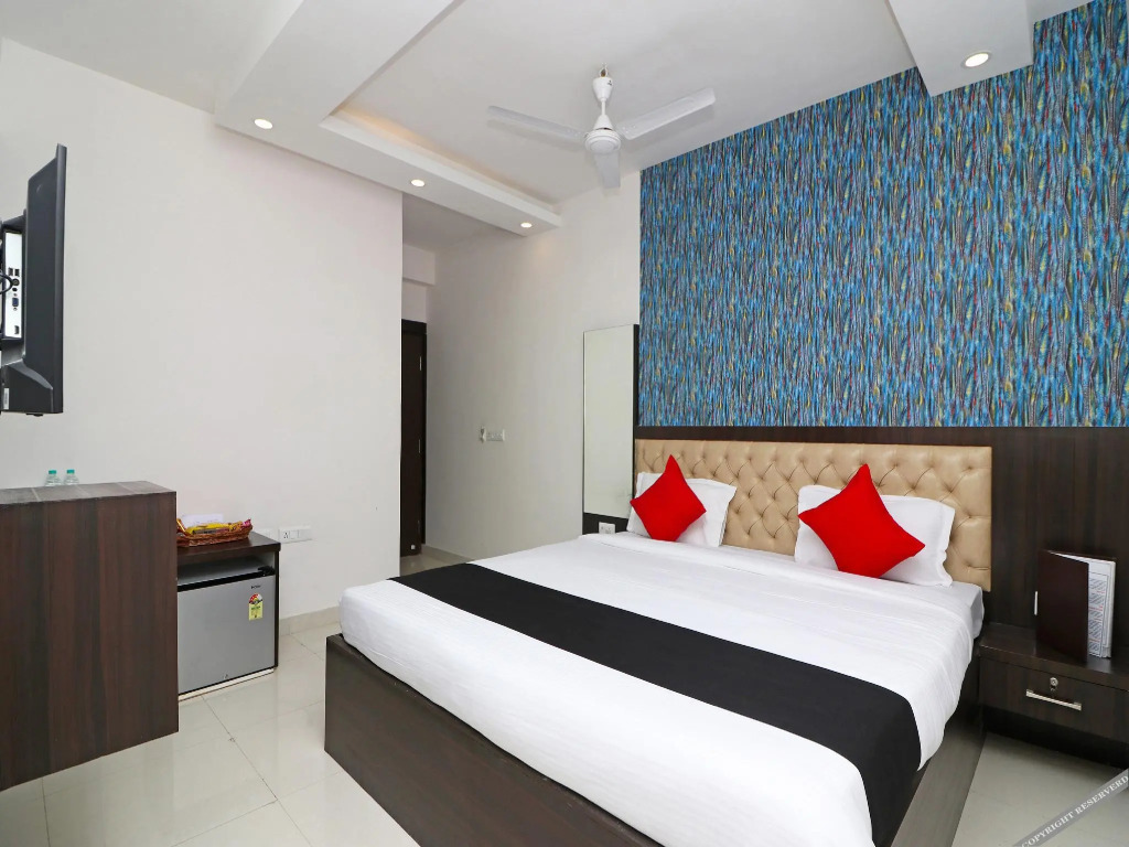 Capital O 14525 The Platinum Studio 50