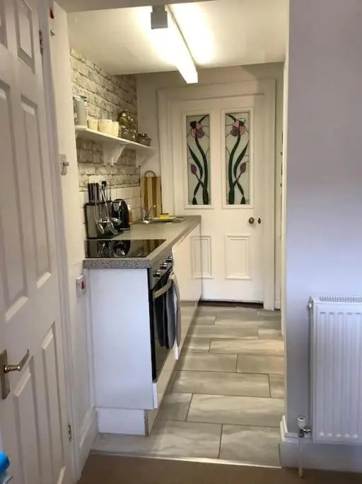 Lovely 1 Bed Flat in Victorian House 300m Seafront (Adults Only)