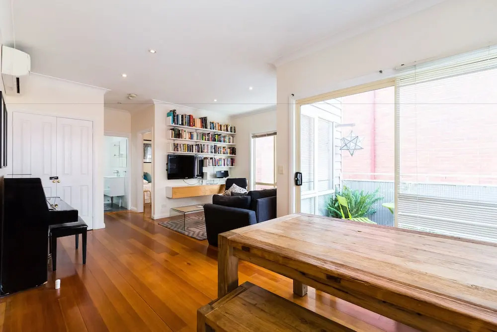 KIM, 2BDR West Melbourne Apartment