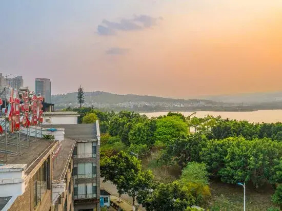 Huquan Bund Hotel