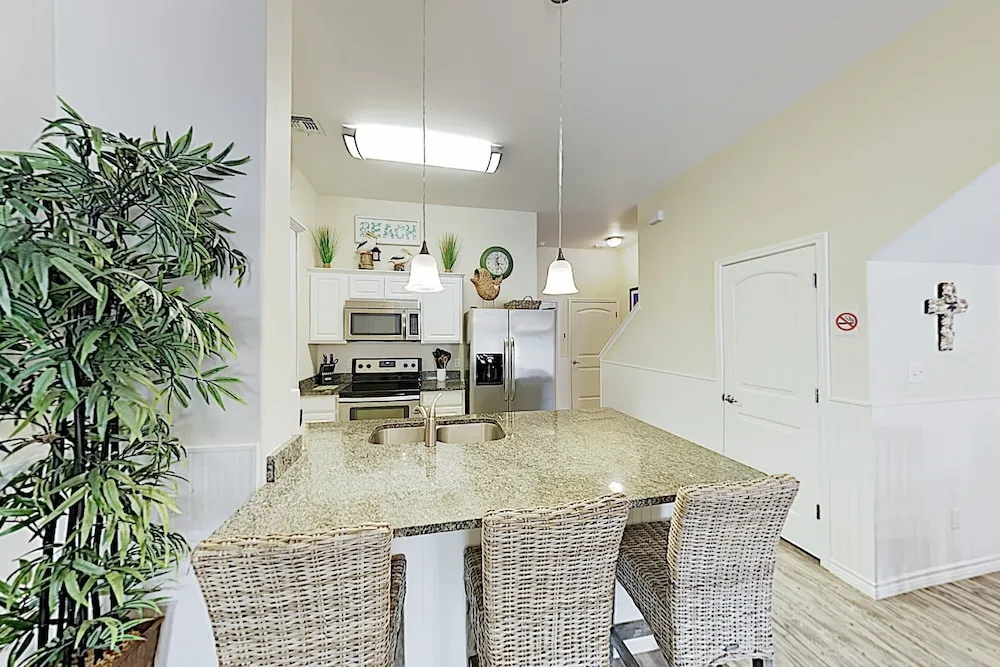 Poolside Beauty W/ Heated Pool - Steps To Beach 2 Bedroom Townhouse