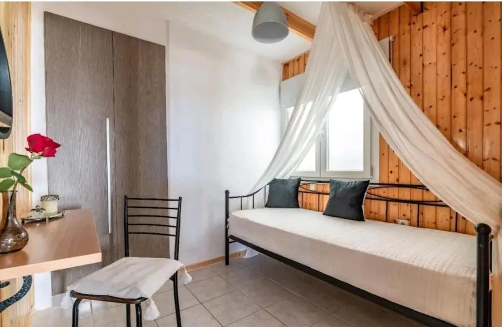 The Holiday House 3