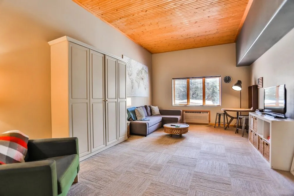 Gateway #5060 - Studio Br Condo