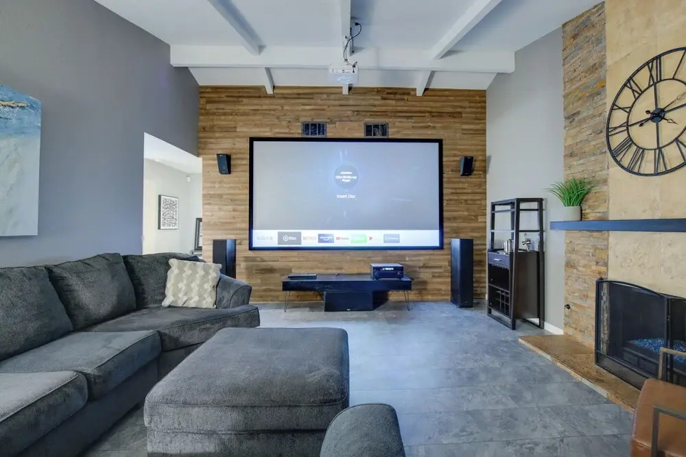 Theater Room & Pool Deck: Retreat in Palm Desert!