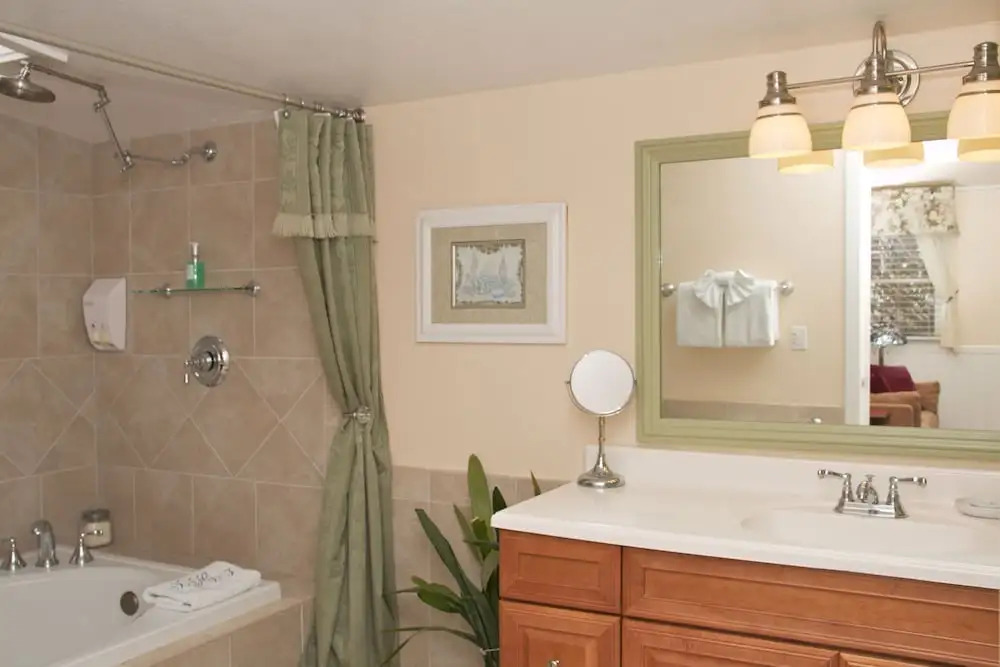 Headlands Inn Bed and Breakfast
