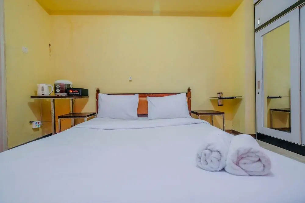 Homey Studio Apartment with Pool View at Bogor Valley By Travelio