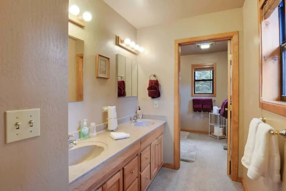 Lake Tahoe Treasure! Minutes From Beach & Skiing