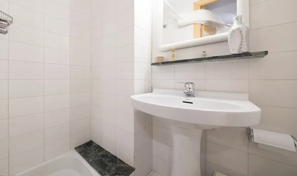 Ampolla Apartment TVL 18