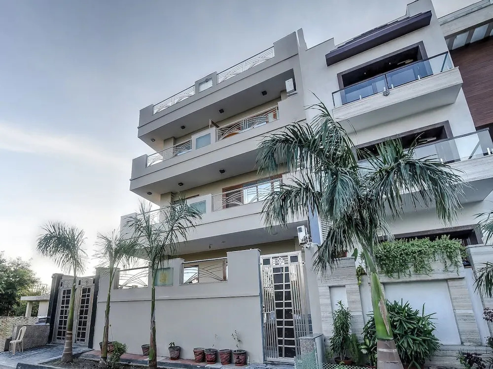 OYO 18254 Glorious Stayz