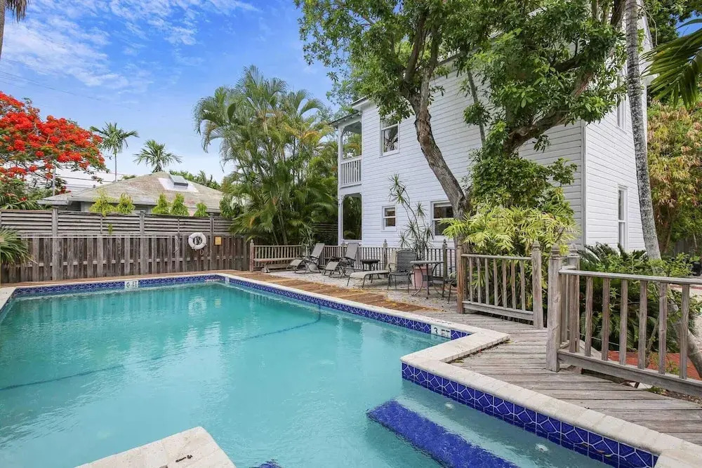Land Of Love by Avantstay Pets Allowed! Shared Pool! Great Location! Month Long Stays Only
