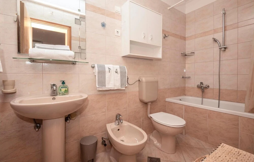 Nice Apartment in Igrane With 3 Bedrooms and Wifi