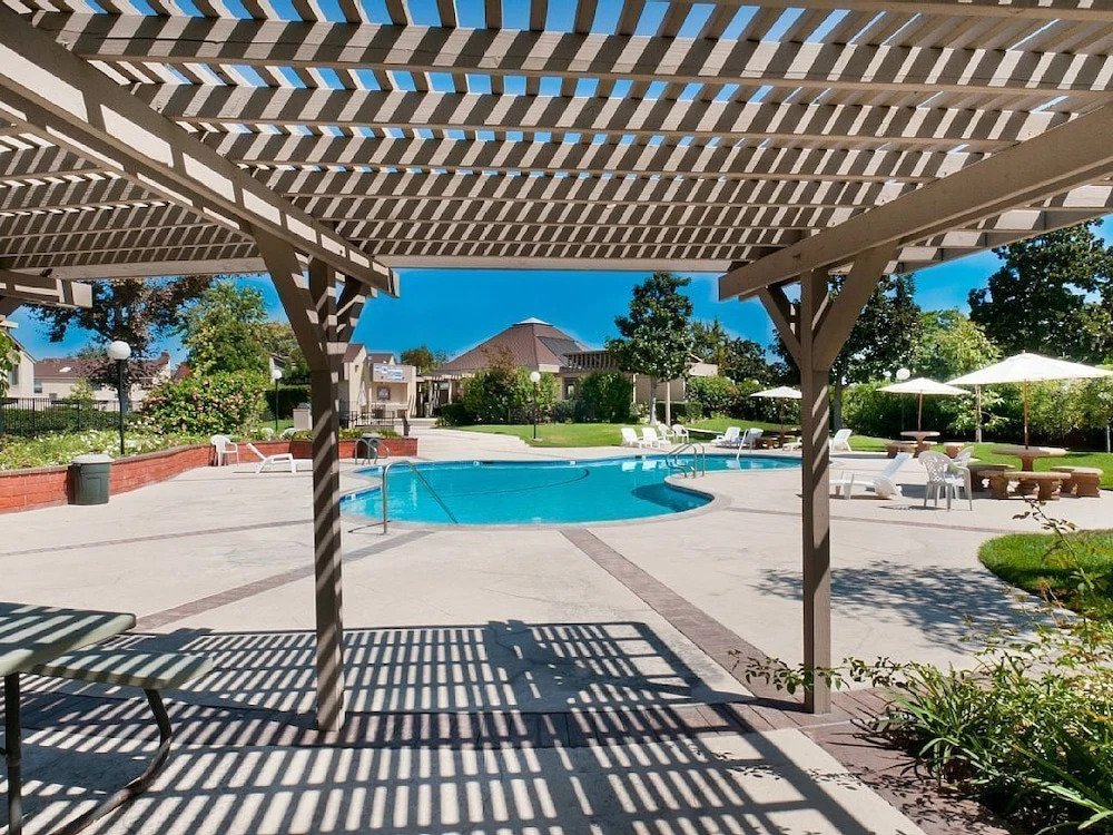 Suite Escapes 4 3 Bedrooms 2.5 Bathrooms Condo