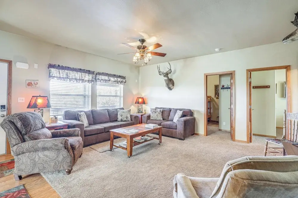 Cozy Ski Cabin w/ Deck Near Taos Ski Valley!
