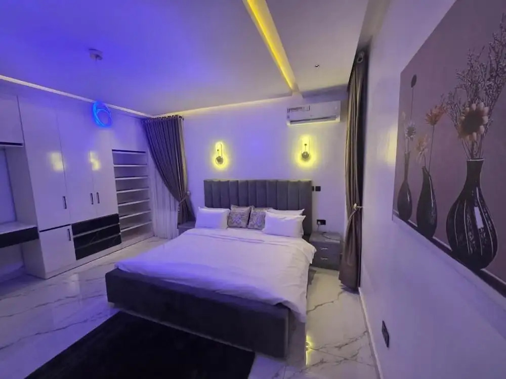 Bengerald Hotel And Suites