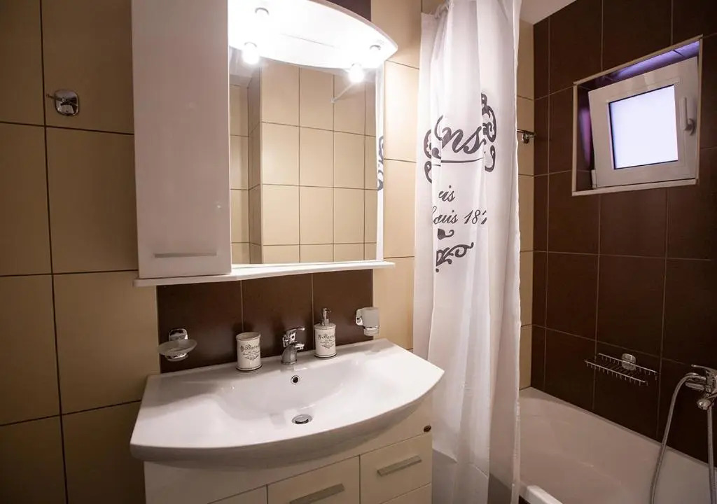 V Luxury Apartment 1