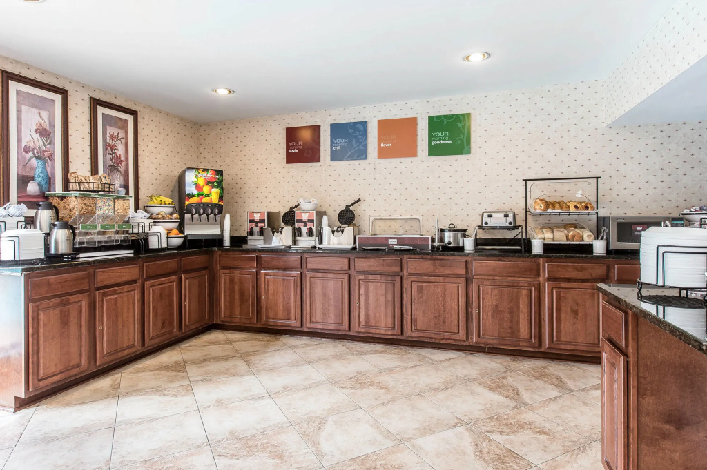 Comfort Inn & Suites - near Robins Air Force Base Main Gate