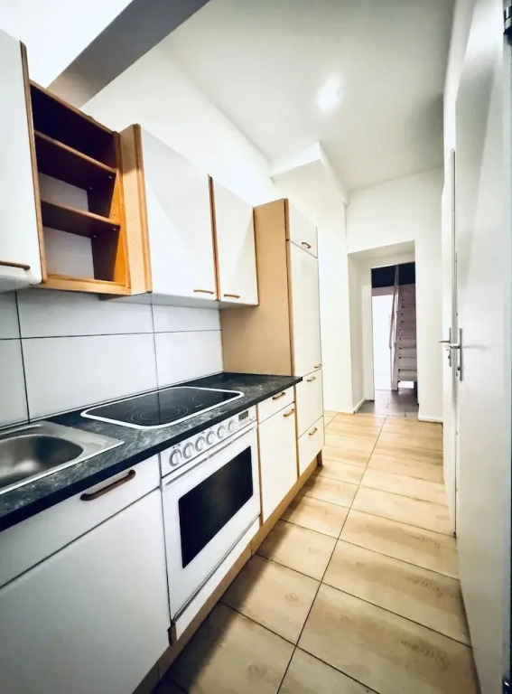 Private Rooms in Affordable 5-Bedroom Apartment