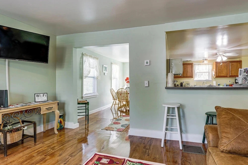 Near Trails! Riverside 2-unit Combo in Franklin