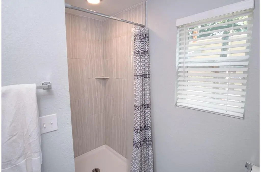 Remodeled Vintage Charm 1br/1ba Apt Close to DT