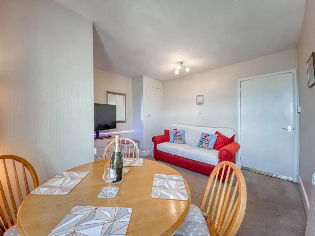 Apartment 1 Large Studio Sea Front- Sea Views- Free Parking