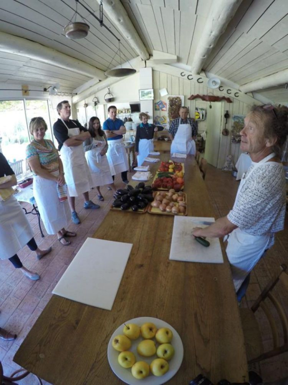 MAS DES FIGUES - très calme - Certifié Biologique - Parc Naturel Ecologique - Piscine 12x6 - brunch paysan méditerranéen cuisine maison - huile dolive - Agritourisme - Alpilles - Saint Rémy de Provence- 30 avril au 27 septembre 2026