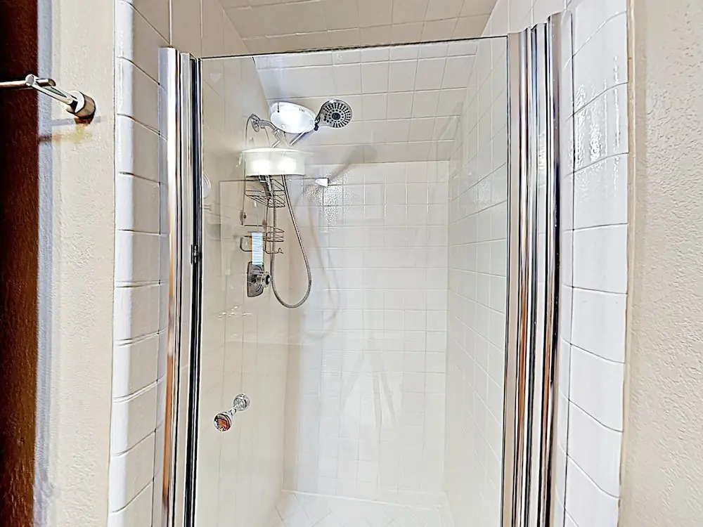 New Listing! Private Hot Tub, Walk To Sundance 2 Bedroom Condo