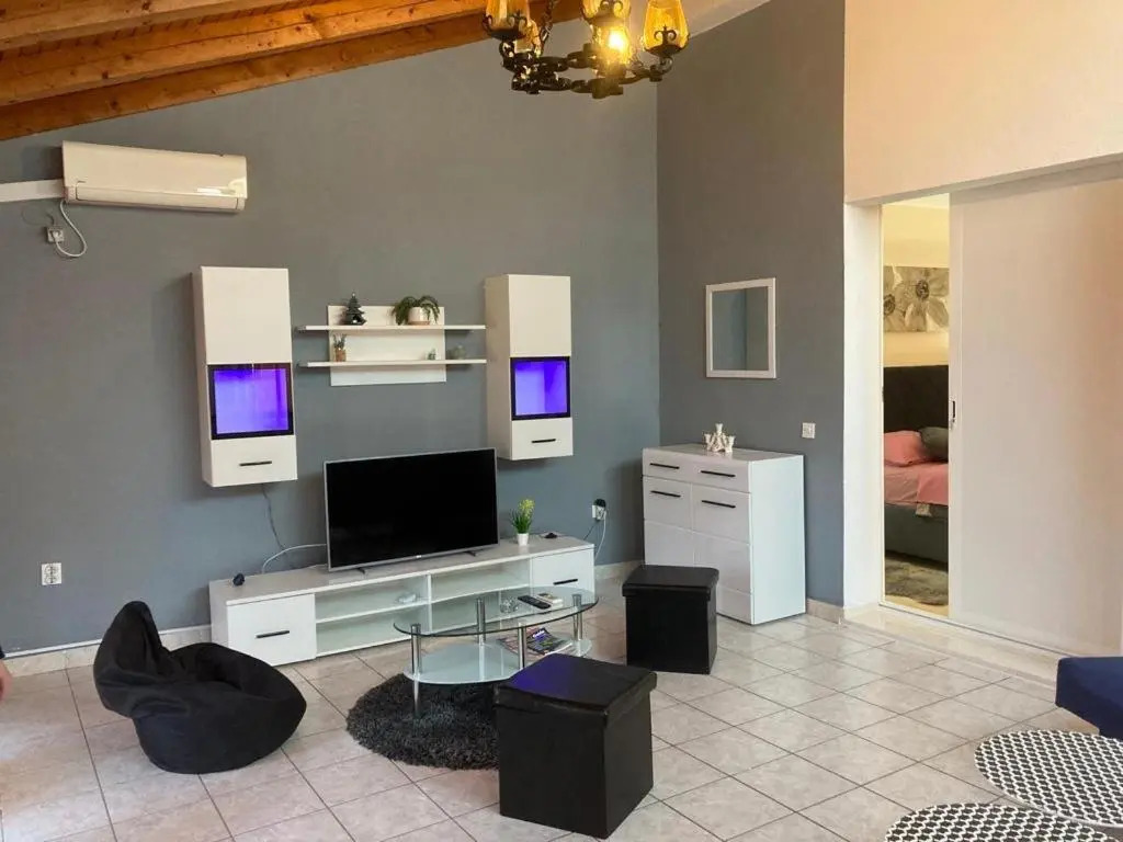 Apartments More - 300 m from beach