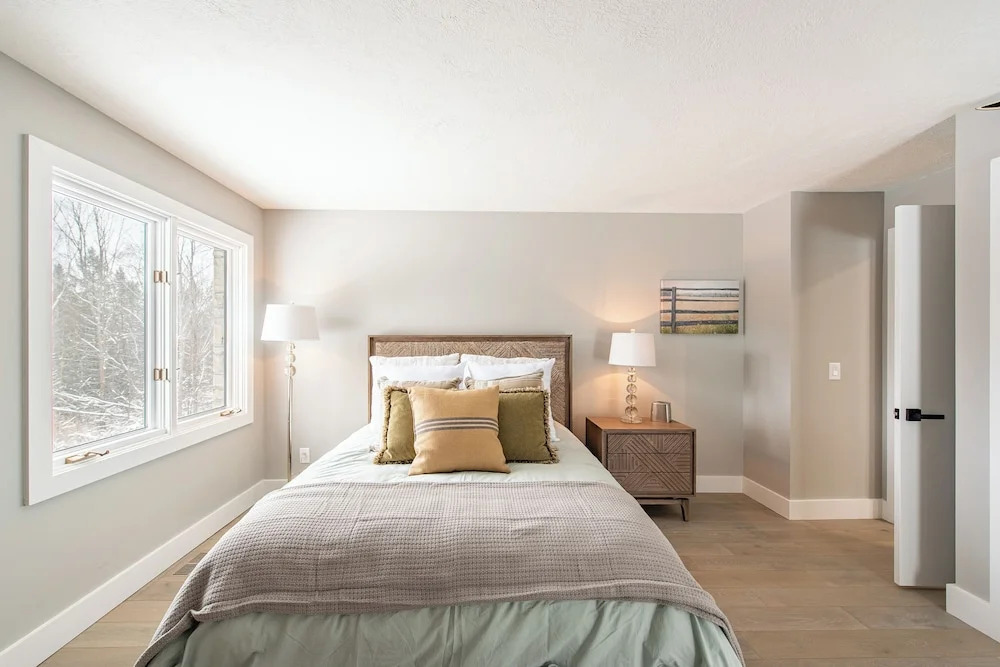 Lakefront 3BR Luxury Home at High Bluffs