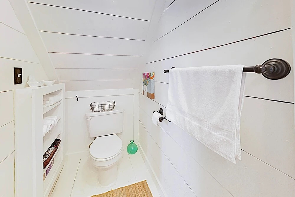 New Listing! Charming Bayside Barn W/ Fire Pit 2 Bedroom Home