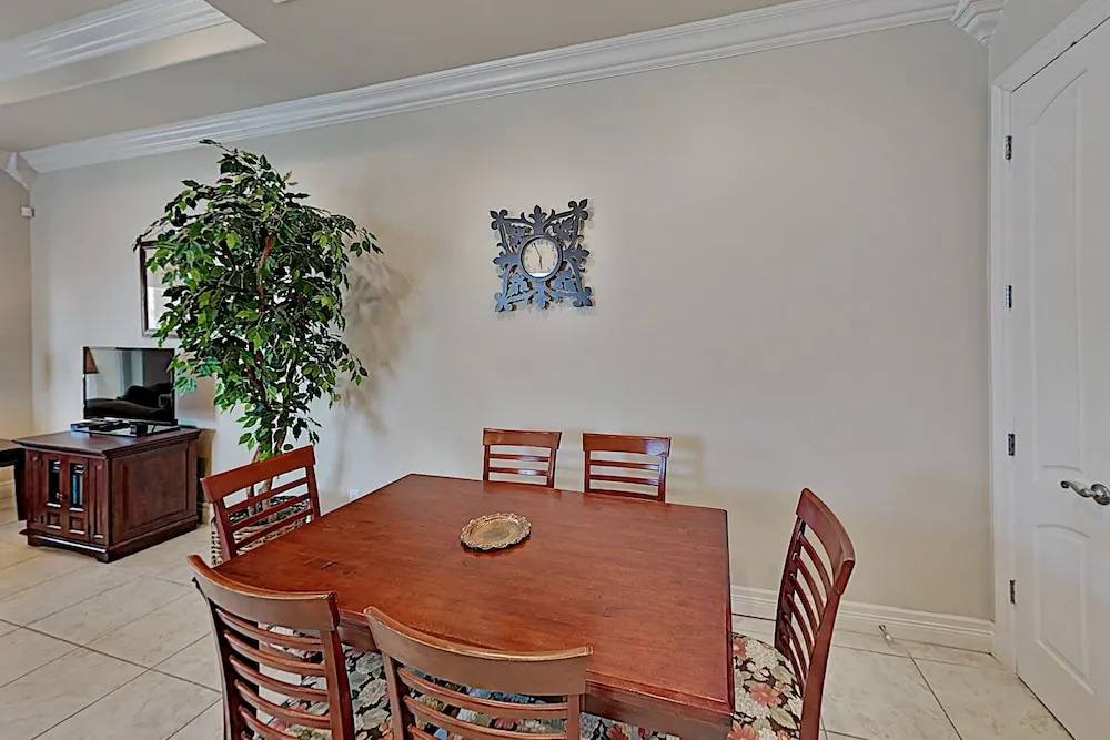 Prime Island Escape W/ Pool - Steps To The Sand! 2 Bedroom Condo