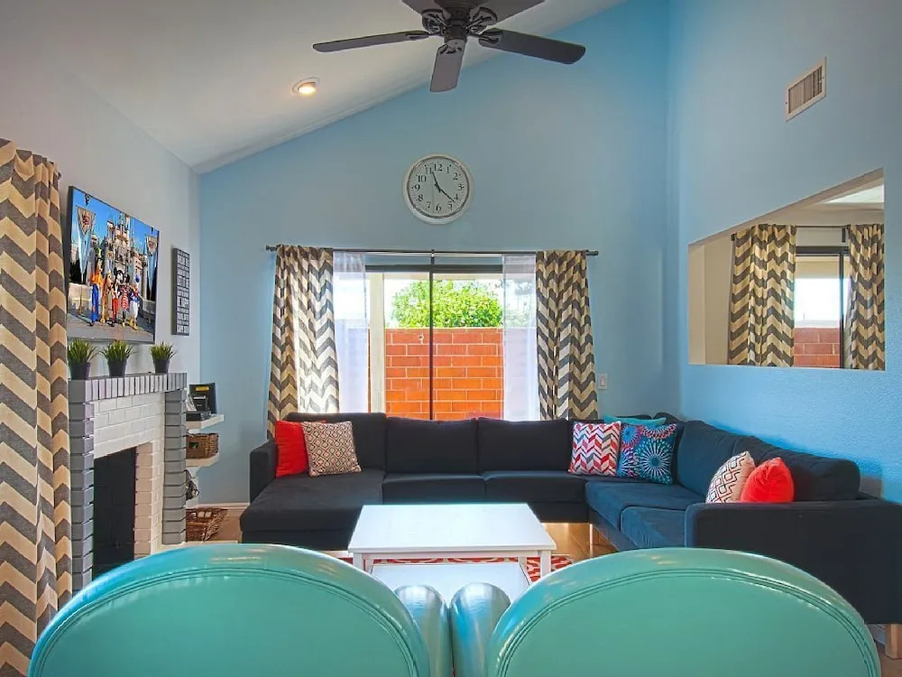 Suite Escapes 7 3 Bedrooms 2.5 Bathrooms Condo