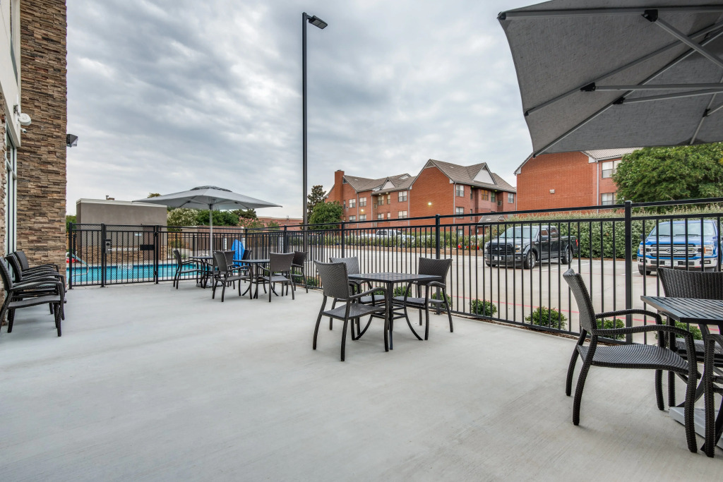 Holiday Inn Express & Suites Dallas North - Addison by IHG