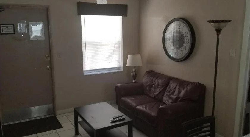 INN LEATHER GUEST HOUSE-GAY MALE ONLY
