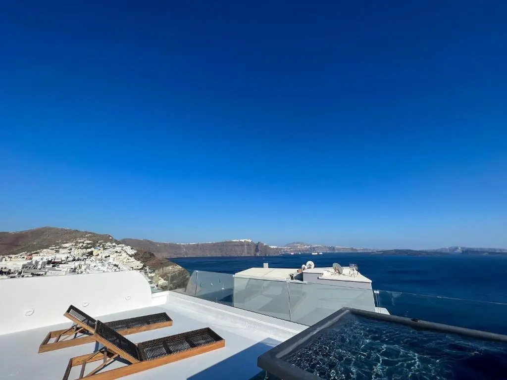 ArmonOia Suites Santorini