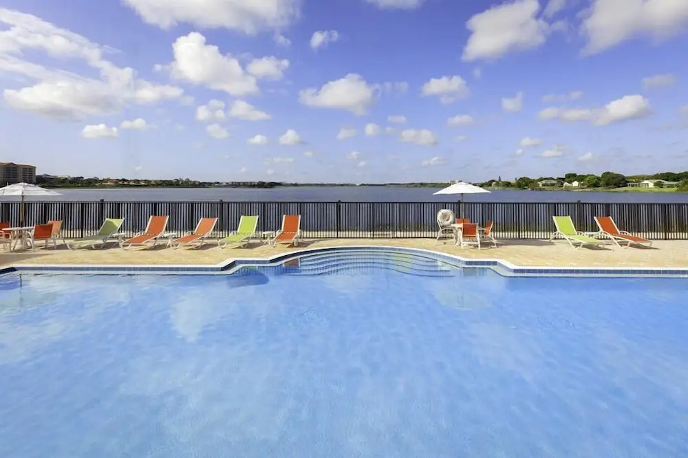 Beautiful Condo Near Universal Studios