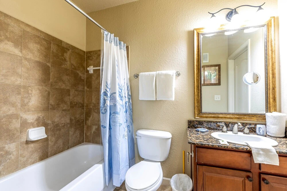 909bp 3 Bedroom Condo by Redawning