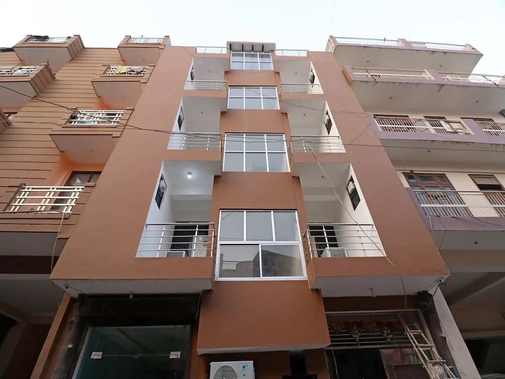 OYO 25130 Hotel Royal Inn