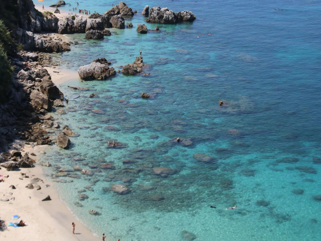 Family Sea-view Retreat in Parghelia