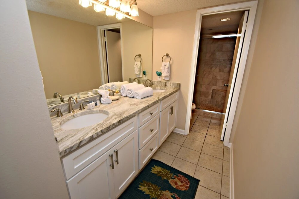 Phoenix East 510 2 Bedroom Condo by RedAwning