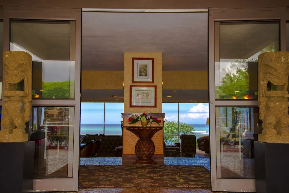 Royal Kahana 318 Studio Bedroom Condo by RedAwning