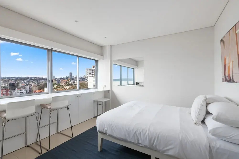 Studio in Elizabeth Bay With Pool & City Views