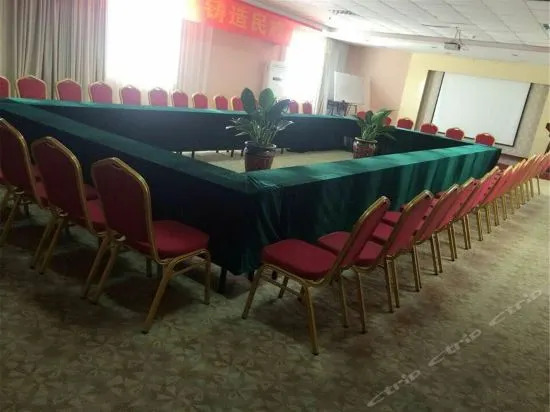 Xinyijia Express Hotel (Jiaozuo University Store)