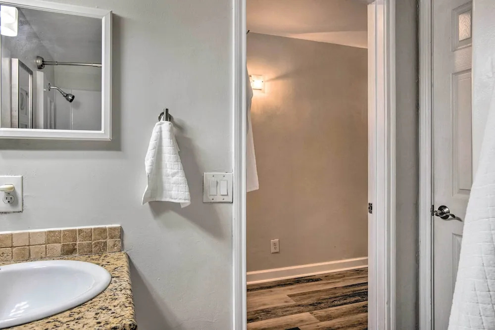 Breezy Beachfront Condo in Heart of Corpus Christi
