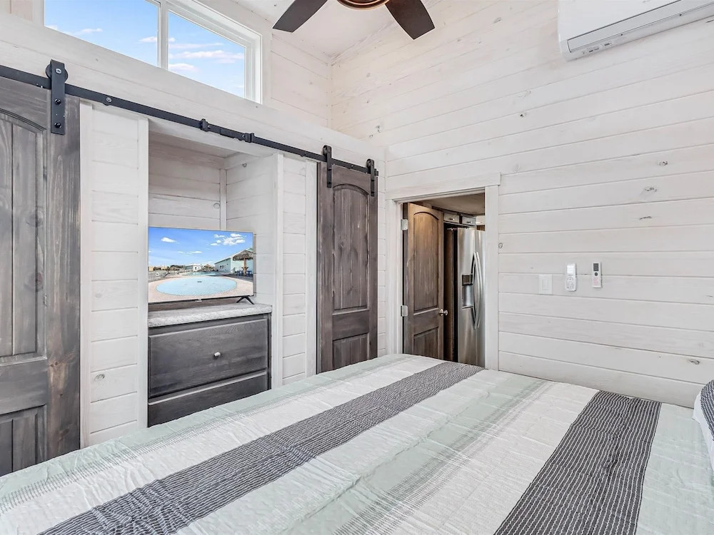 Tequila Sunrise Sfth6 1 Bedroom Cottage by RedAwning