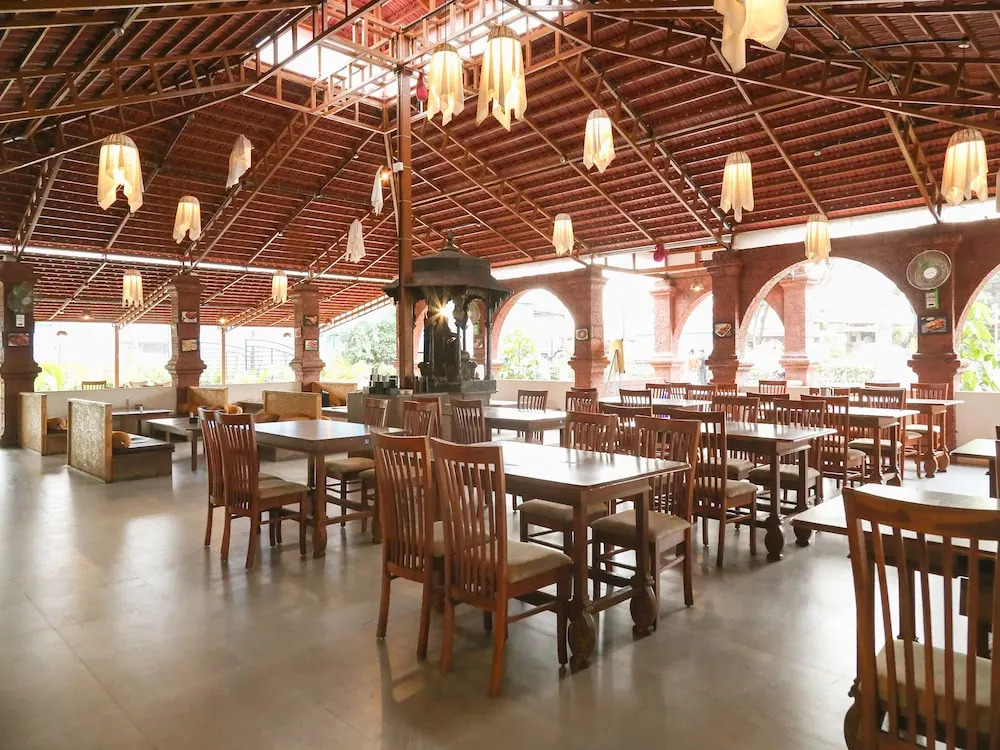 OYO 16138 Raj Palace