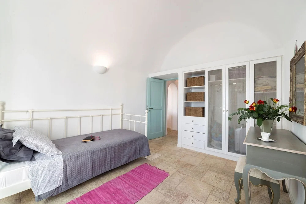 Sleeps8-Parking-Garden-Pool-SunSets-Barbeque