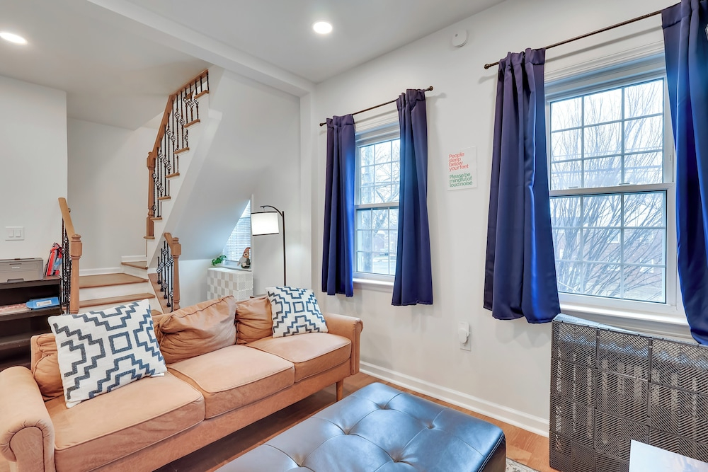 Near Belleville Park & Metlife: Pet-friendly Stay!