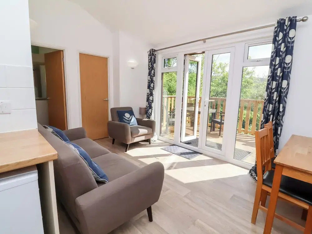 9 Manleigh Park