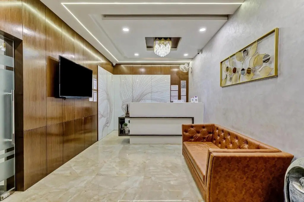 OYO Townhouse 812 Hotel The Grand White